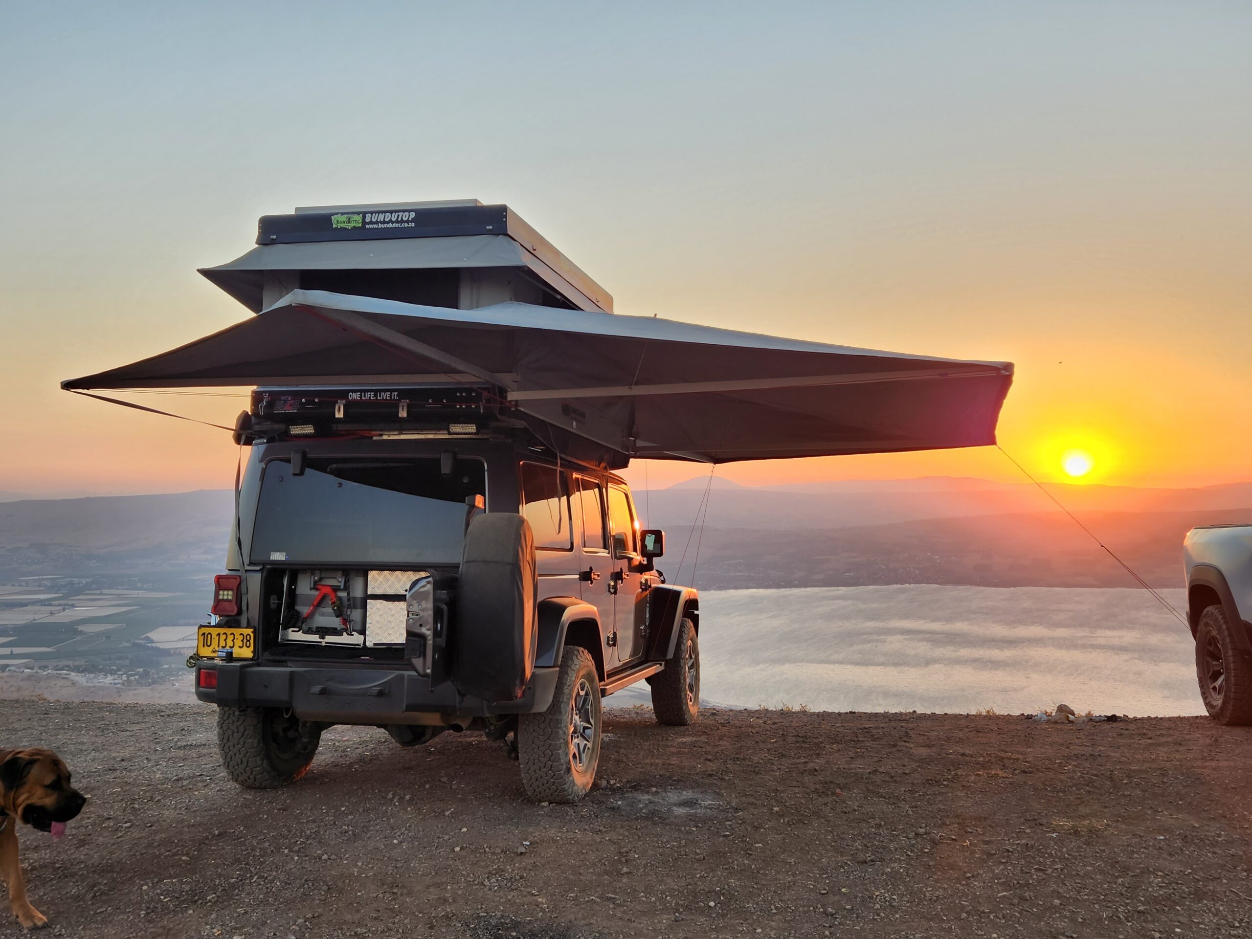 BunduAwn vehicle awning